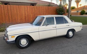 Mercedes-250-1972-white-19