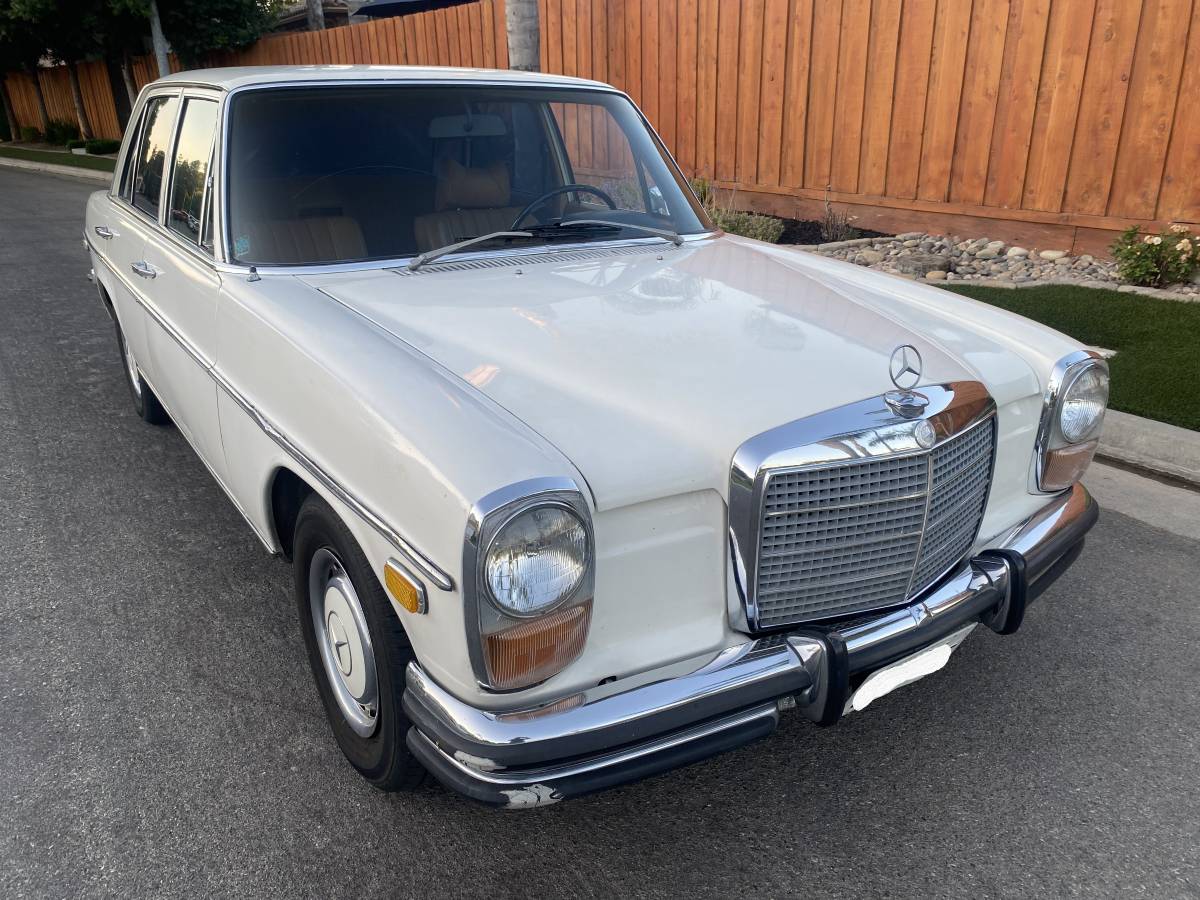 Mercedes-250-1972-white-2