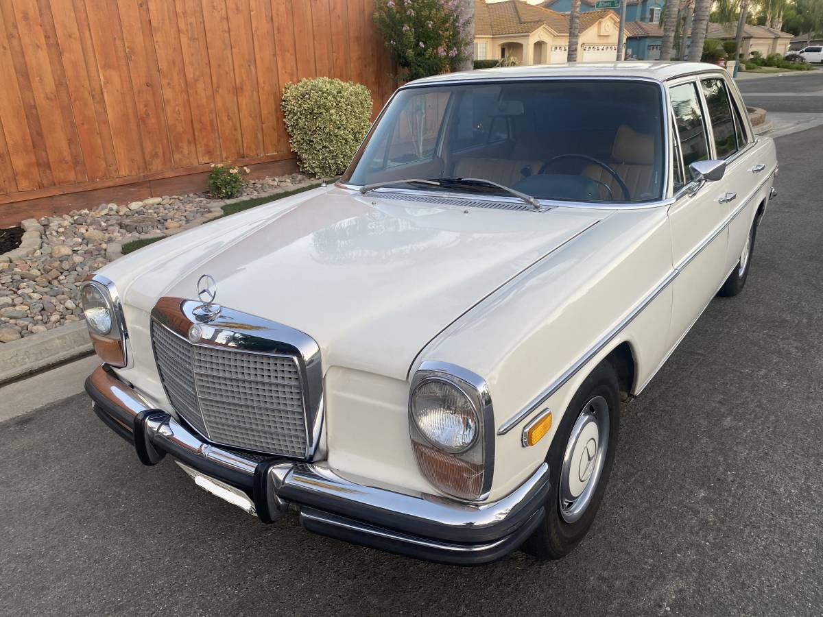 Mercedes-250-1972-white-21