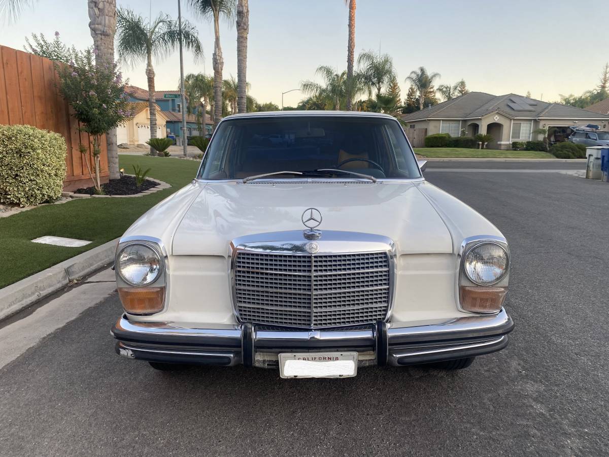 Mercedes-250-1972-white-22