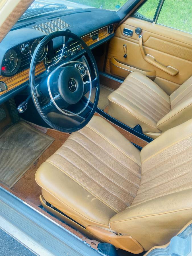 Mercedes-250-1972-white-27