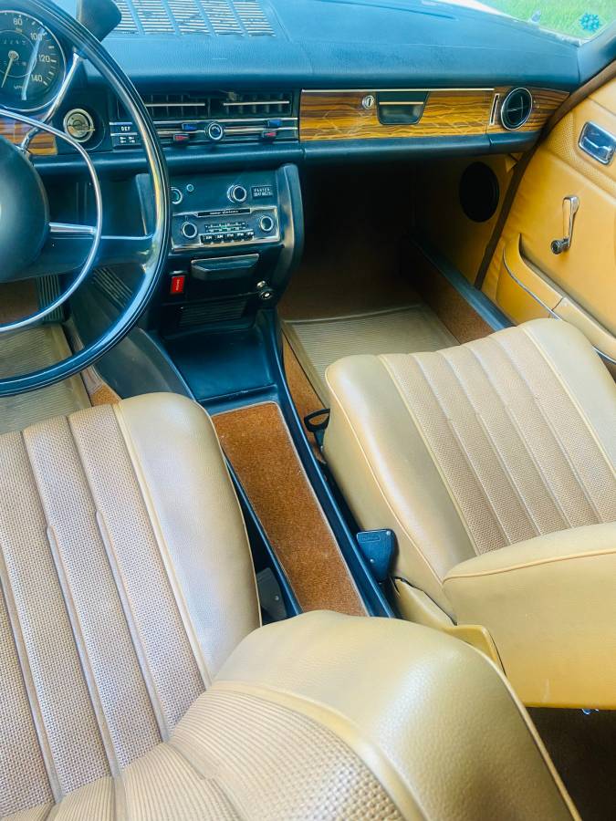 Mercedes-250-1972-white-29