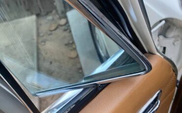 Mercedes-250-1972-white-30