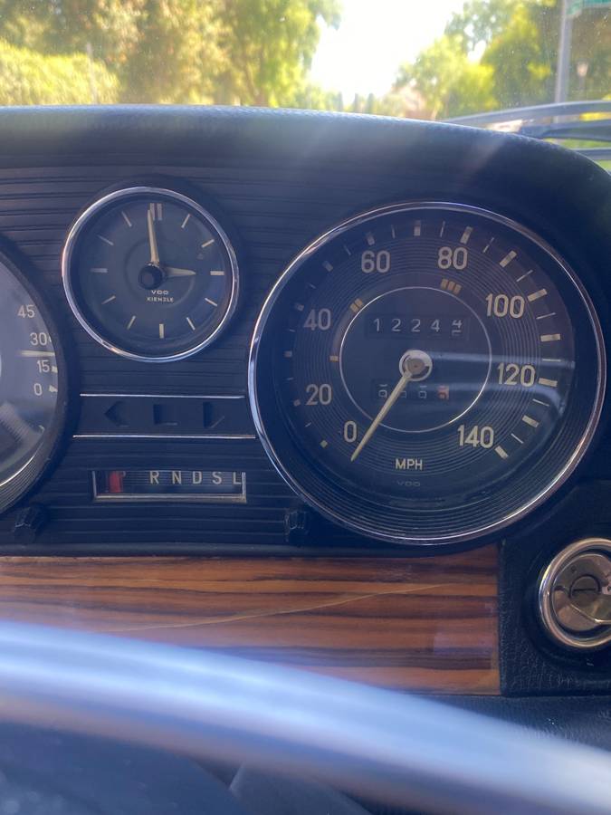 Mercedes-250-1972-white-34