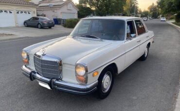 Mercedes-250-1972-white-37