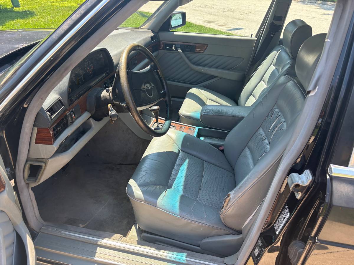 Mercedes-300-se-1991-black-1