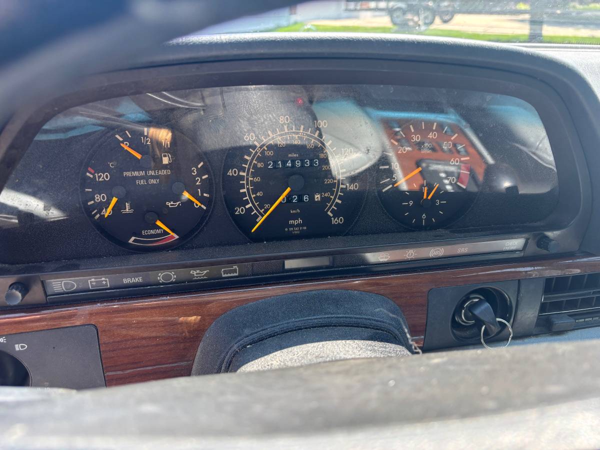 Mercedes-300-se-1991-black-2