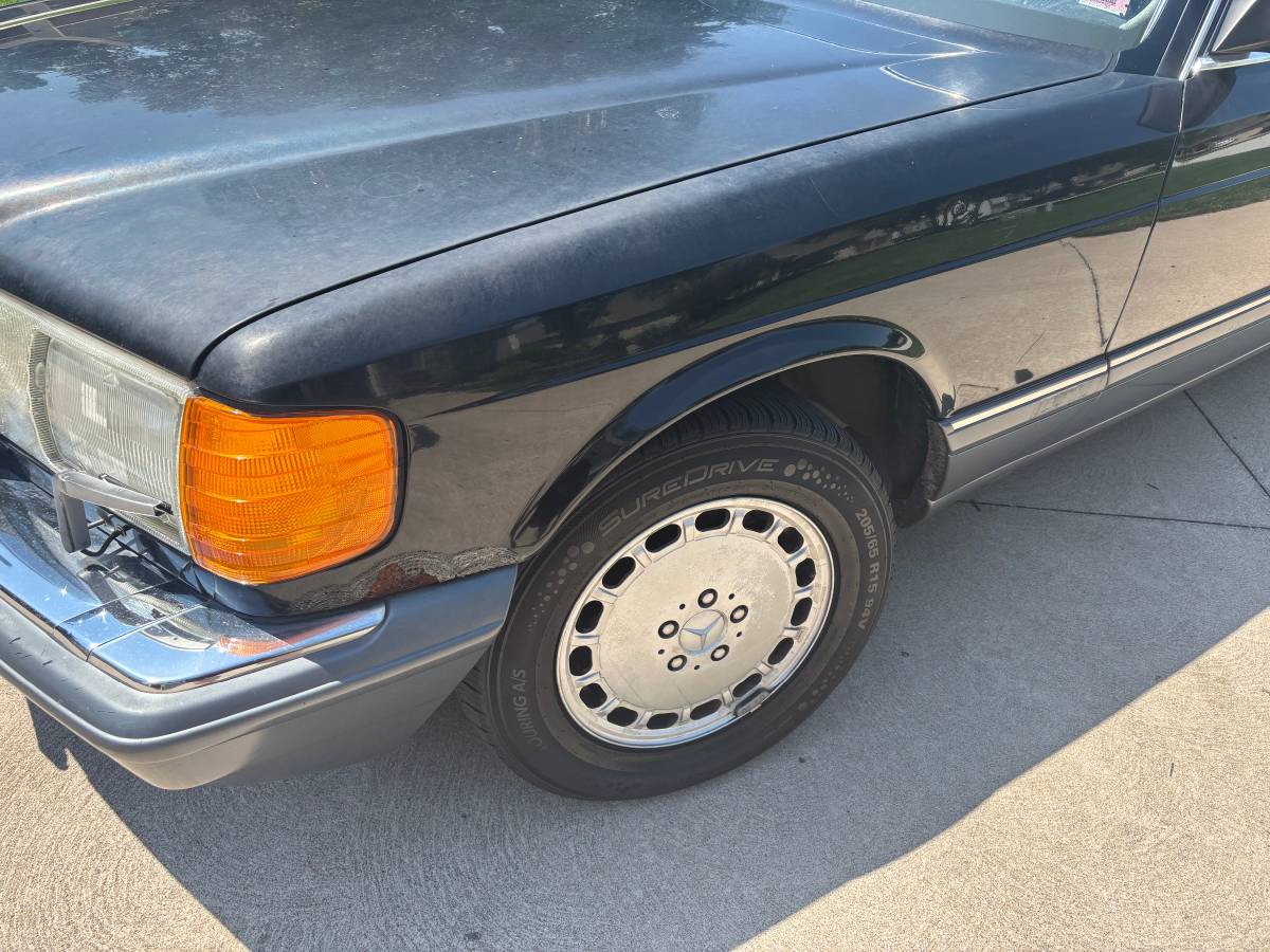 Mercedes-300-se-1991-black-3