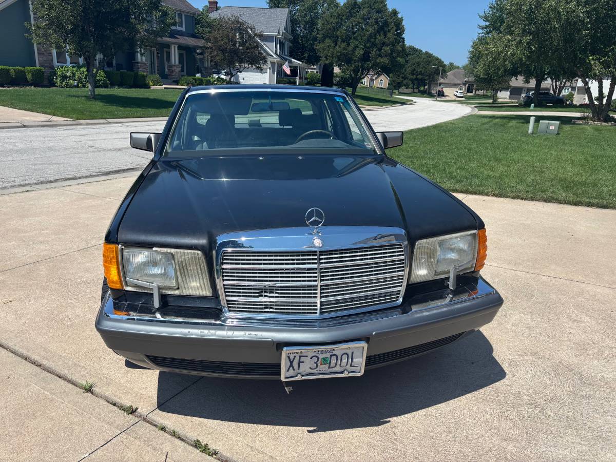 Mercedes-300-se-1991-black-4