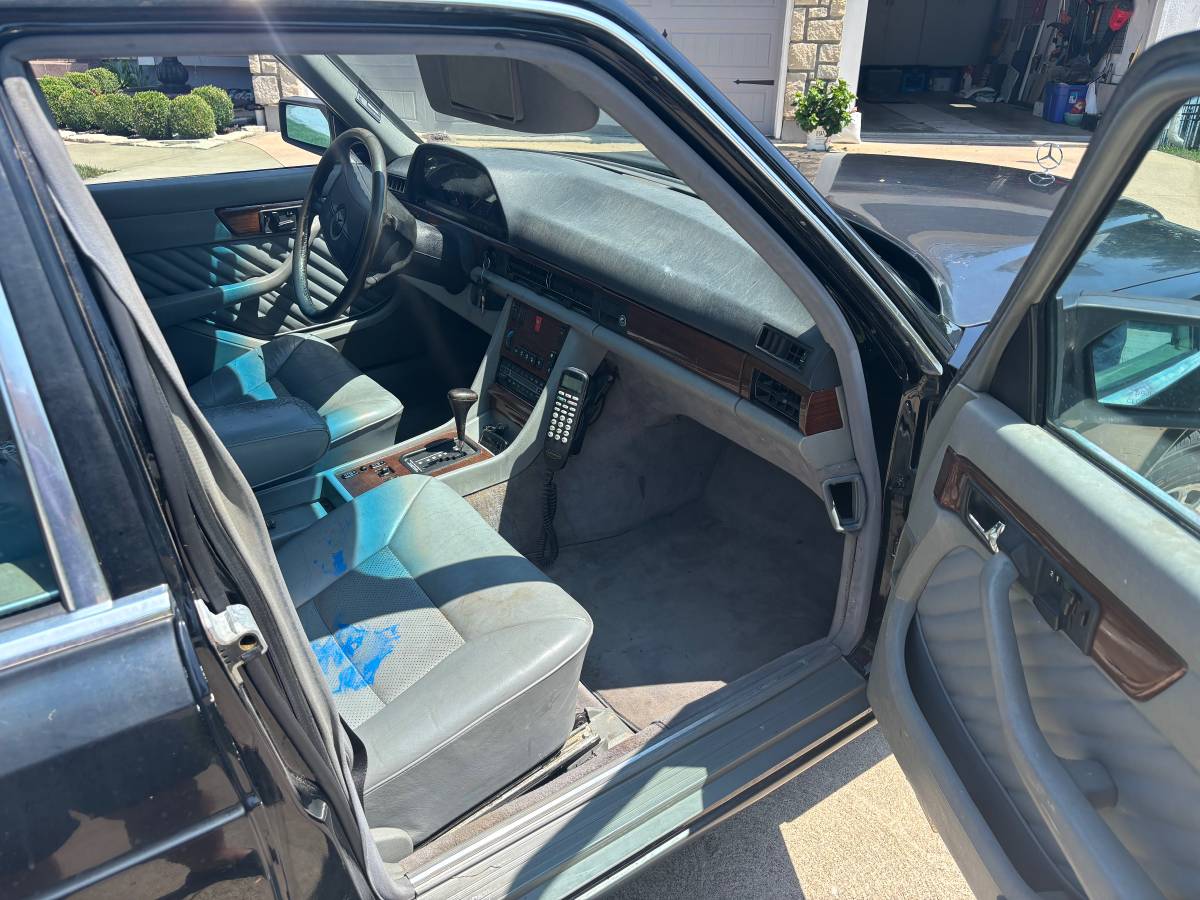 Mercedes-300-se-1991-black-5
