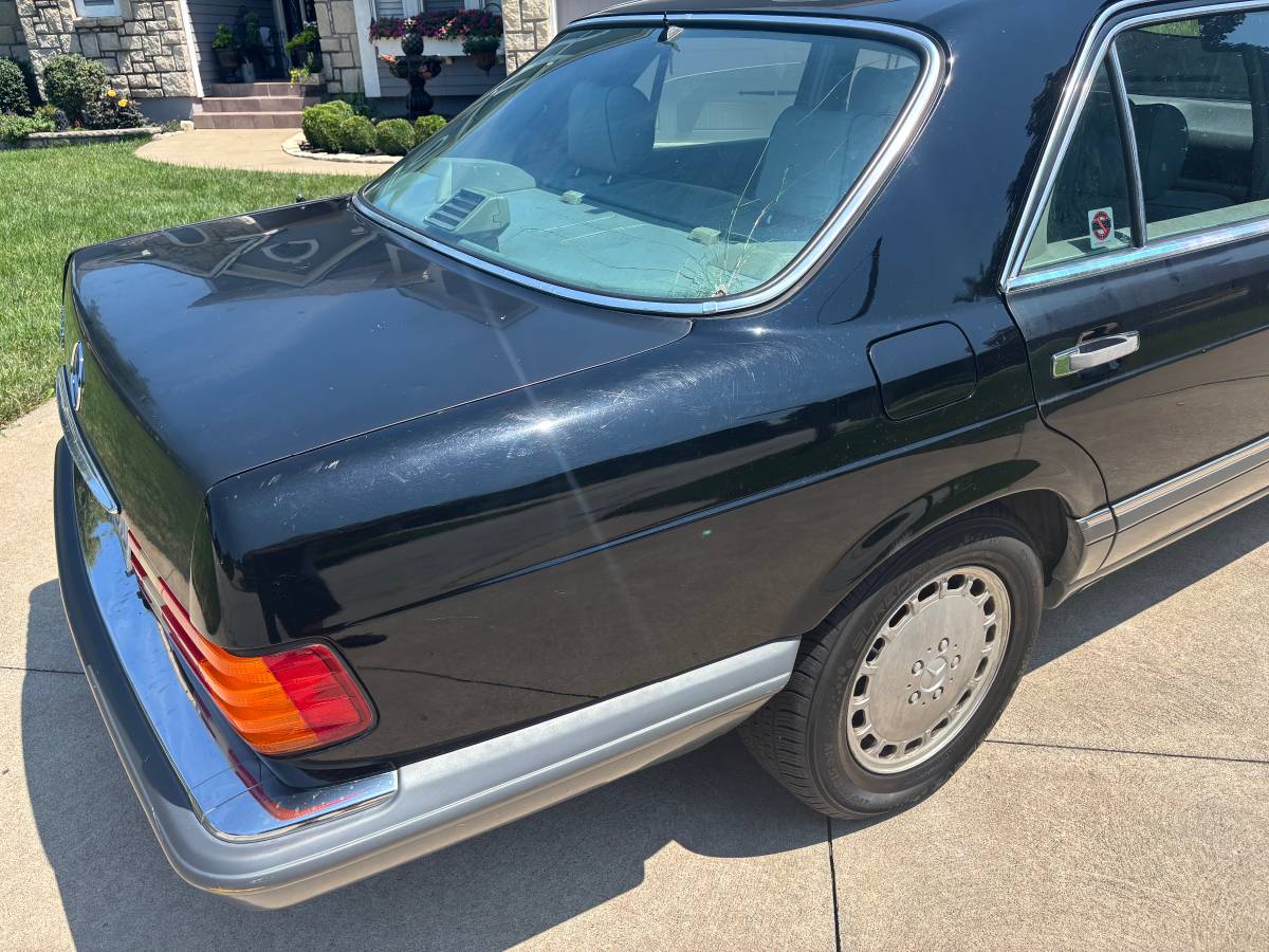 Mercedes-300-se-1991-black-7