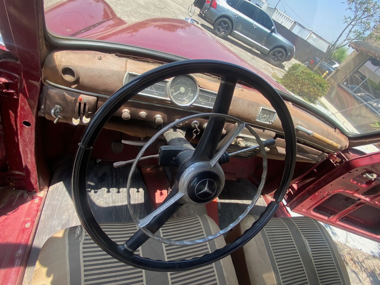 Mercedes-Benz-190-Series-1956-Sedan-15