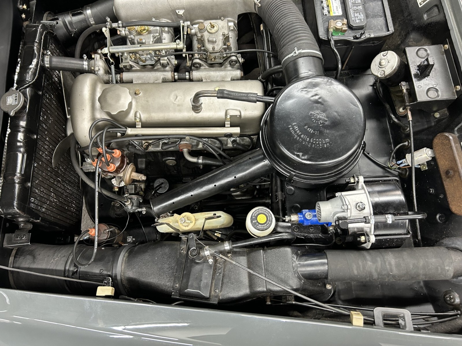 Mercedes-Benz-190-Series-1960-Roadster-23