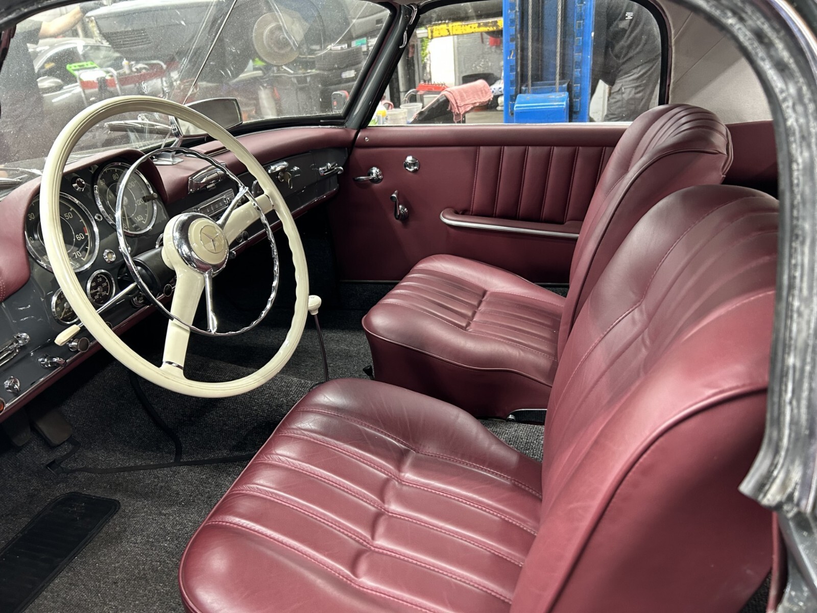 Mercedes-Benz-190-Series-1960-Roadster-32
