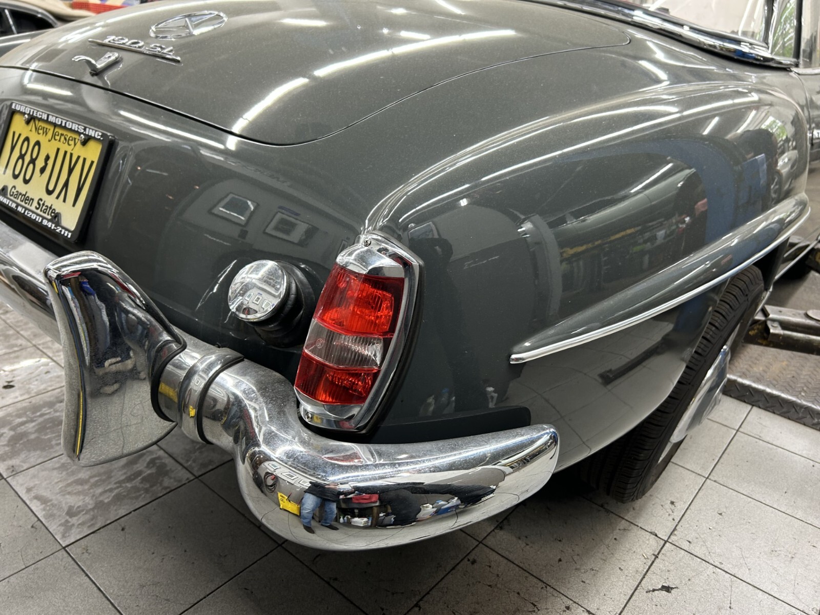 Mercedes-Benz-190-Series-1960-Roadster-7