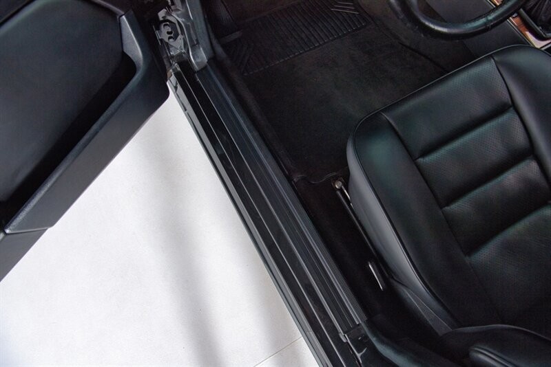 Mercedes-Benz-190-Series-1990-19