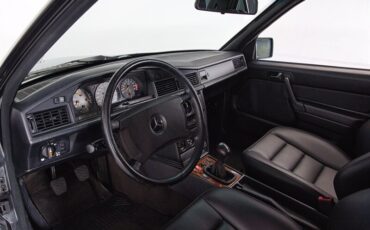 Mercedes-Benz-190-Series-1990-21
