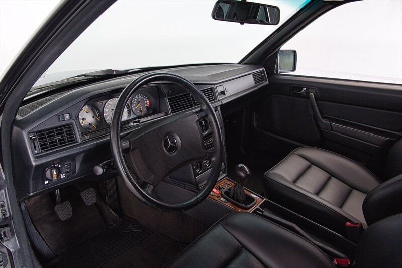 Mercedes-Benz-190-Series-1990-21