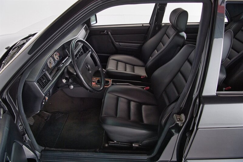 Mercedes-Benz-190-Series-1990-22