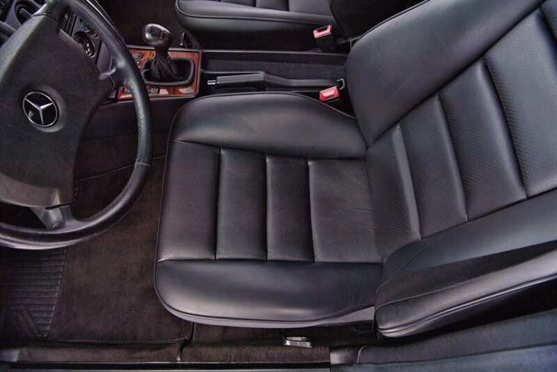 Mercedes-Benz-190-Series-1990-24
