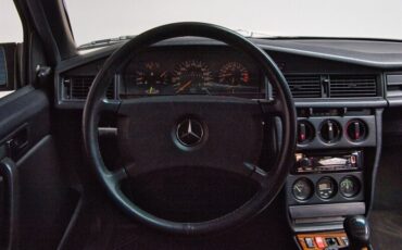 Mercedes-Benz-190-Series-1990-25