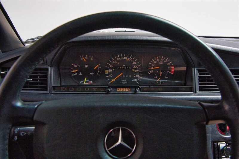 Mercedes-Benz-190-Series-1990-26