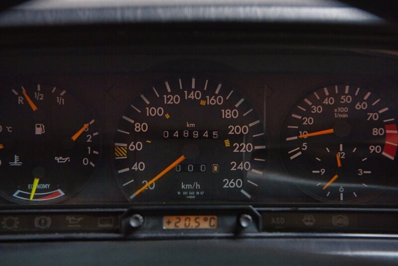 Mercedes-Benz-190-Series-1990-28