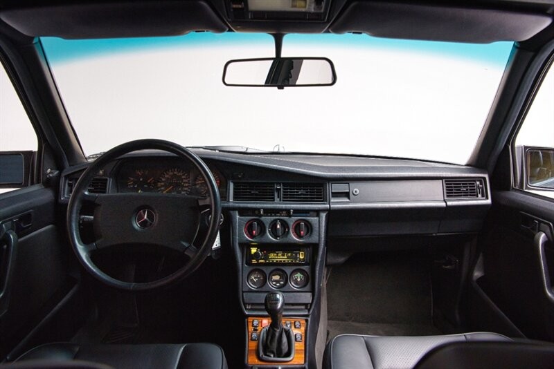 Mercedes-Benz-190-Series-1990-29