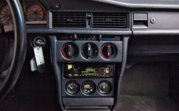Mercedes-Benz-190-Series-1990-30
