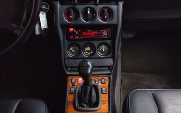 Mercedes-Benz-190-Series-1990-32