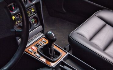 Mercedes-Benz-190-Series-1990-33