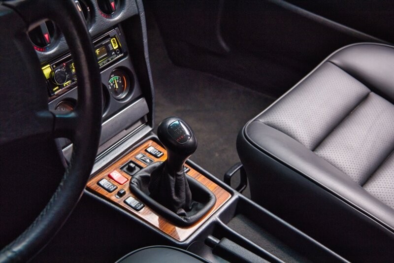 Mercedes-Benz-190-Series-1990-33