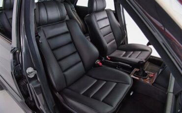 Mercedes-Benz-190-Series-1990-38