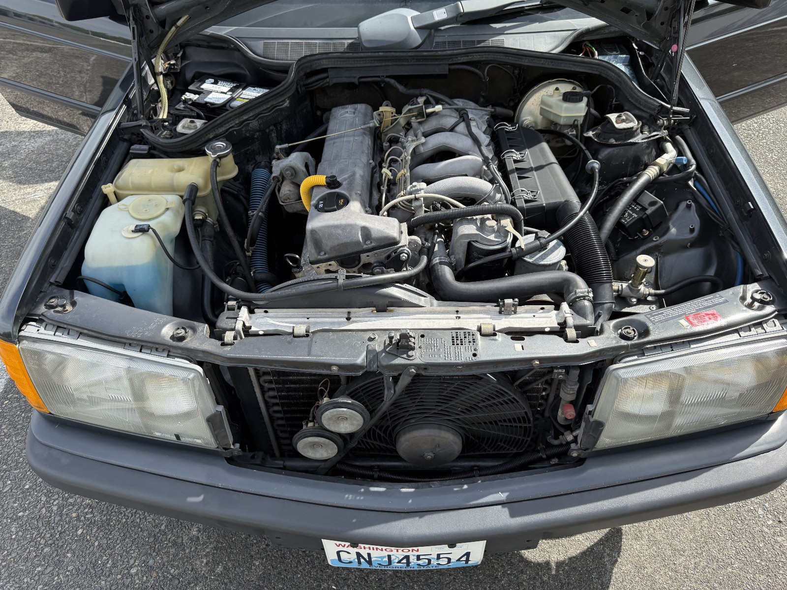 Mercedes-Benz-190D-1985-Sedan-12