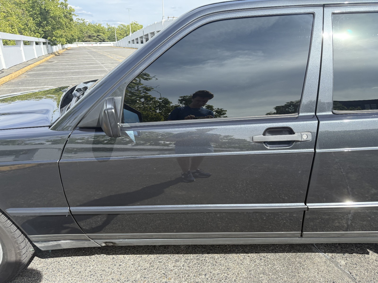 Mercedes-Benz-190D-1985-Sedan-2