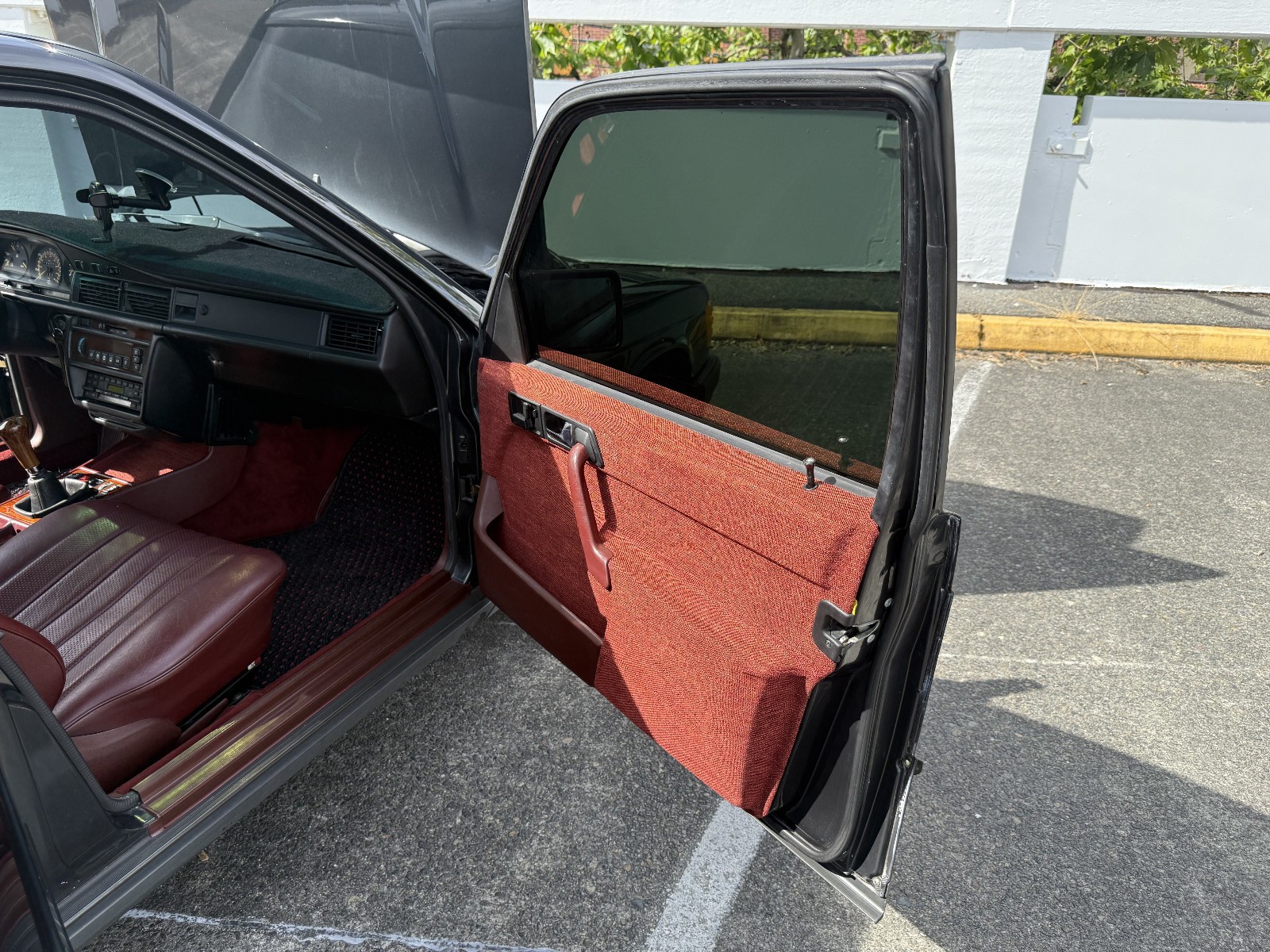 Mercedes-Benz-190D-1985-Sedan-25