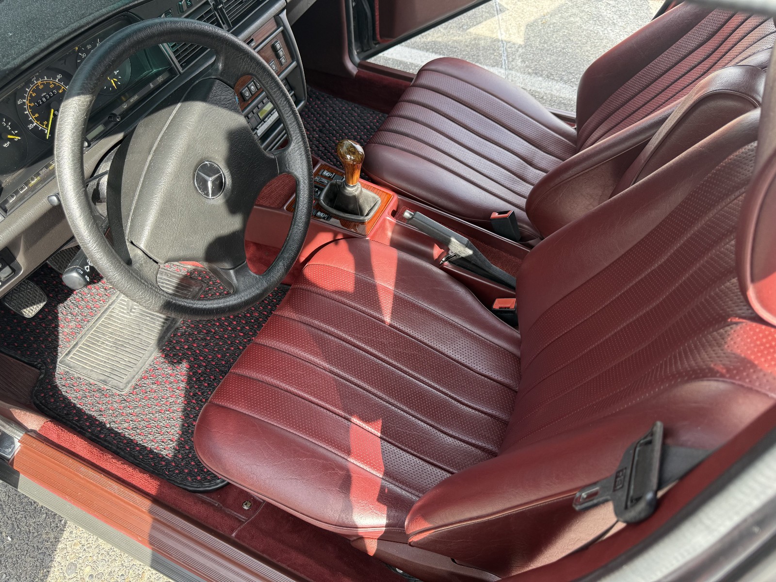 Mercedes-Benz-190D-1985-Sedan-26