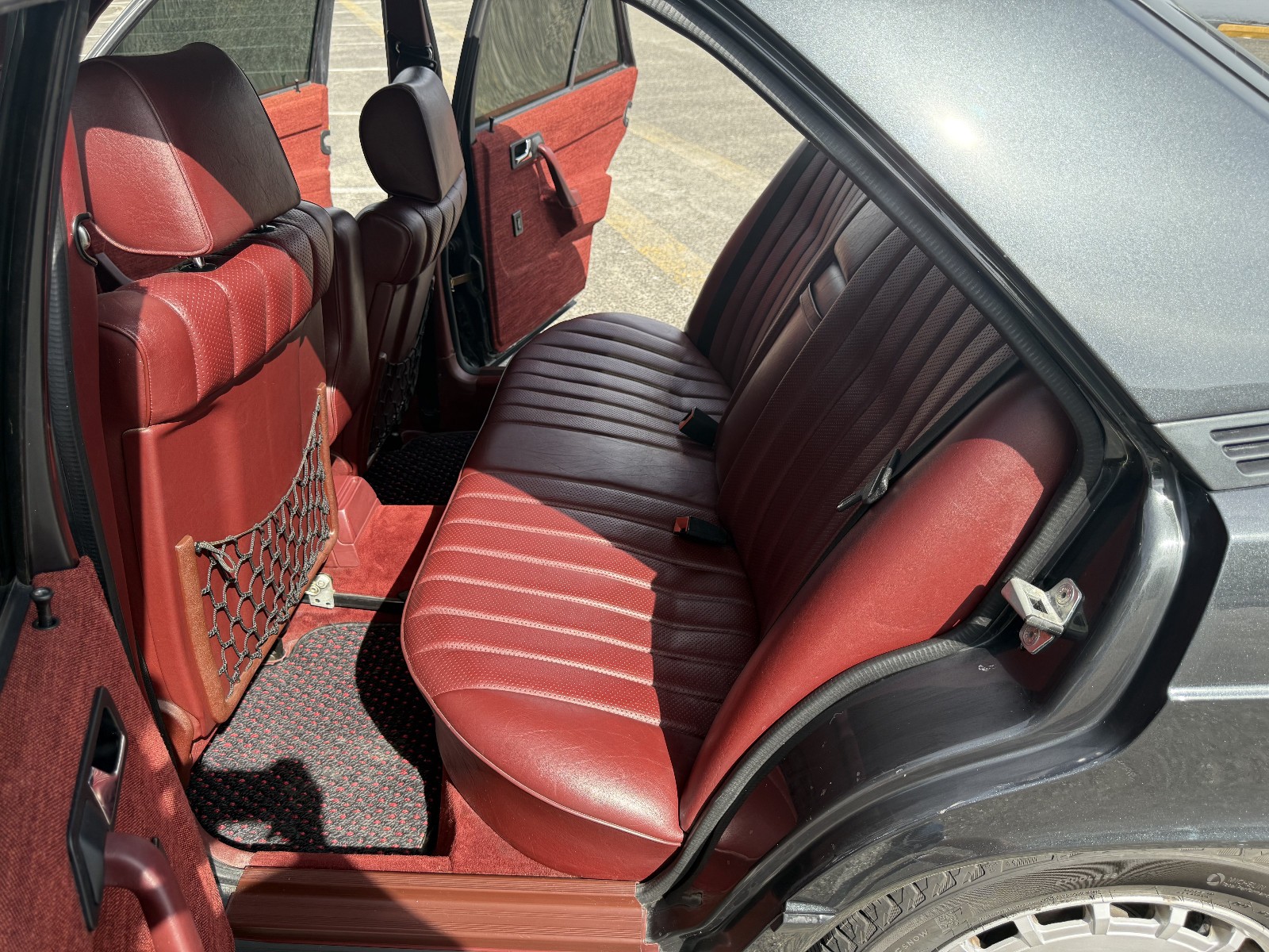 Mercedes-Benz-190D-1985-Sedan-27