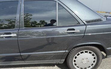 Mercedes-Benz-190D-1985-Sedan-3