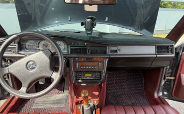 Mercedes-Benz-190D-1985-Sedan-34