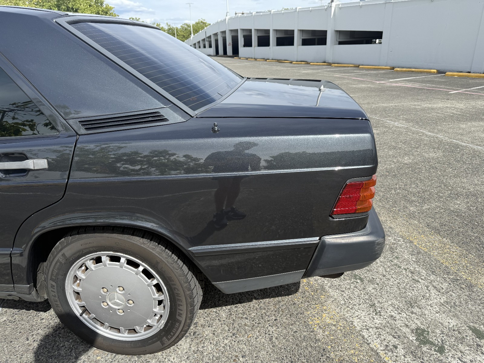 Mercedes-Benz-190D-1985-Sedan-4