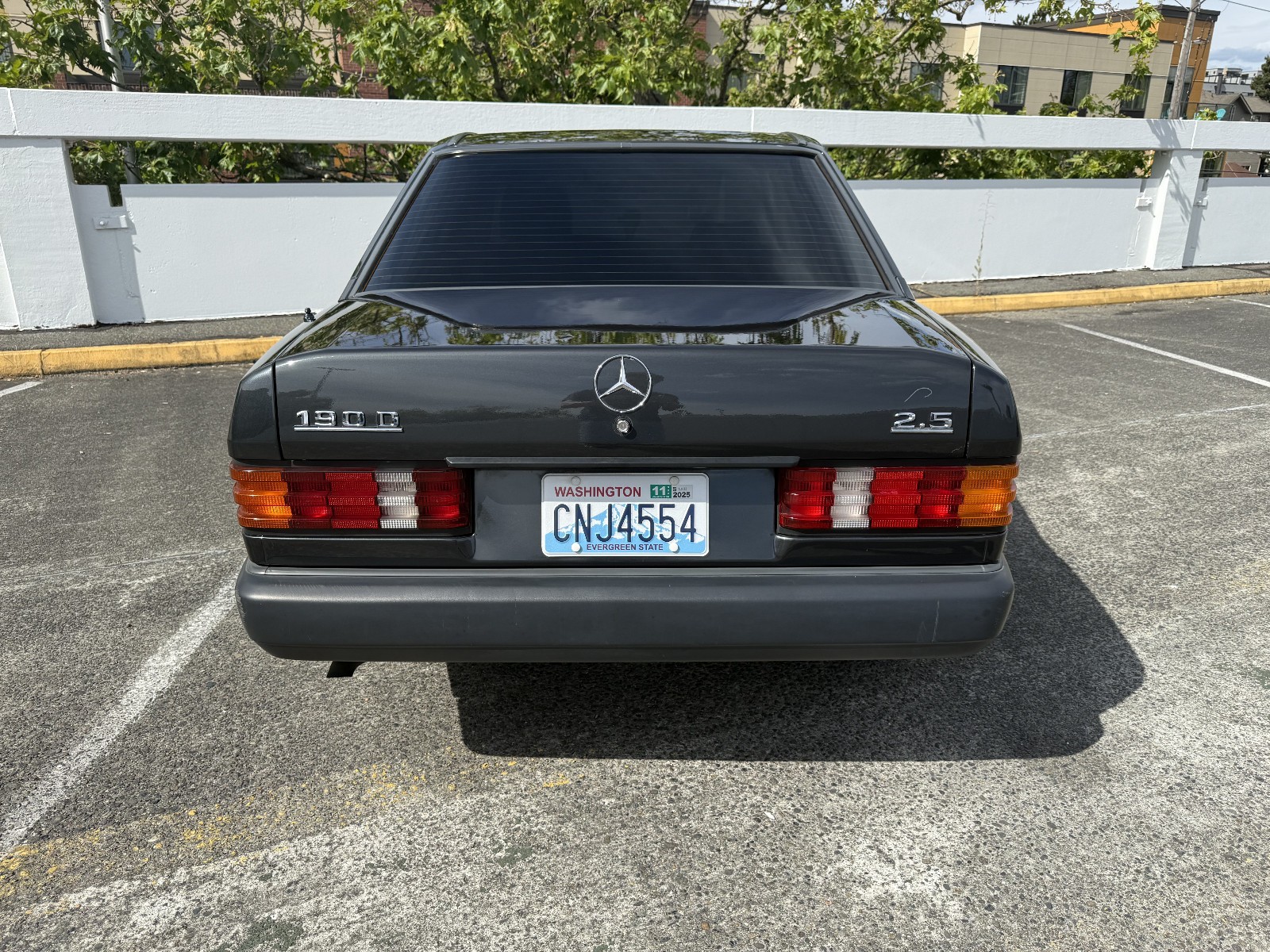 Mercedes-Benz-190D-1985-Sedan-5