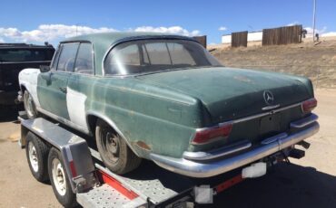 Mercedes-Benz-200-1966-Coupe-1