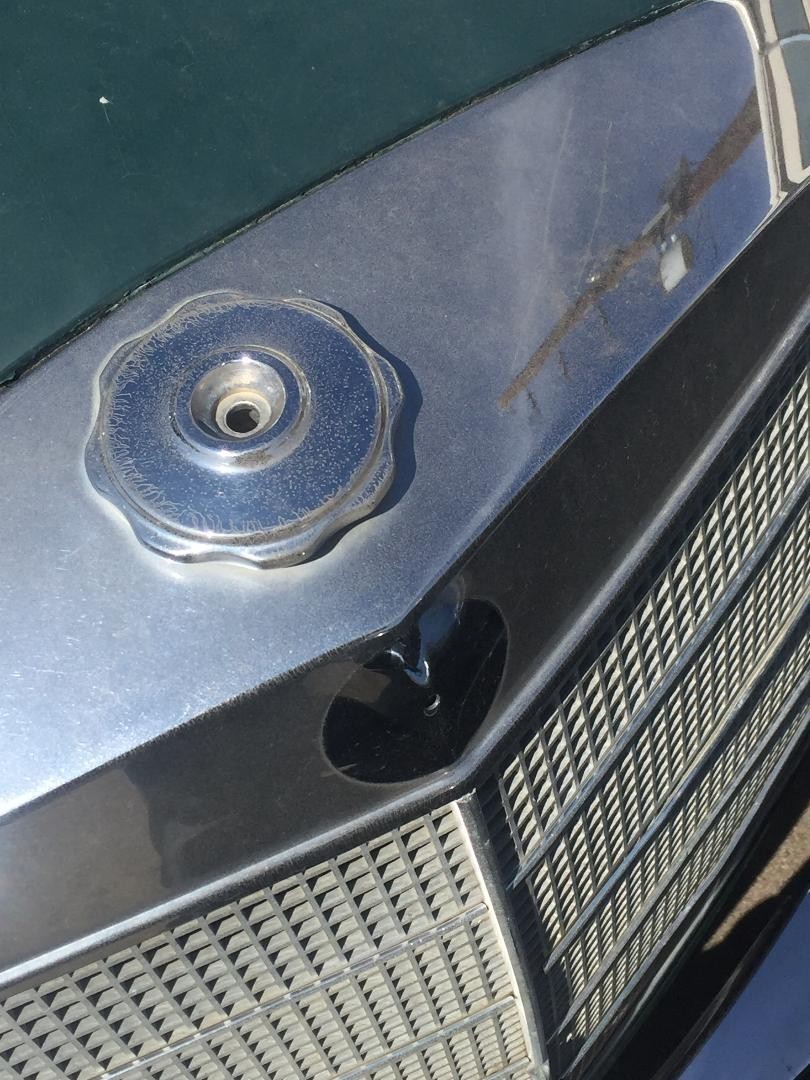 Mercedes-Benz-200-1966-Coupe-12