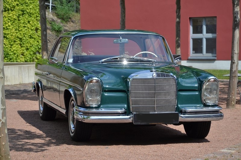 Mercedes-Benz-200-1966-Coupe-26
