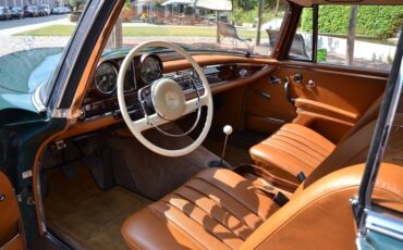 Mercedes-Benz-200-1966-Coupe-28