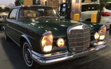 Mercedes-Benz-200-1966-Coupe-29