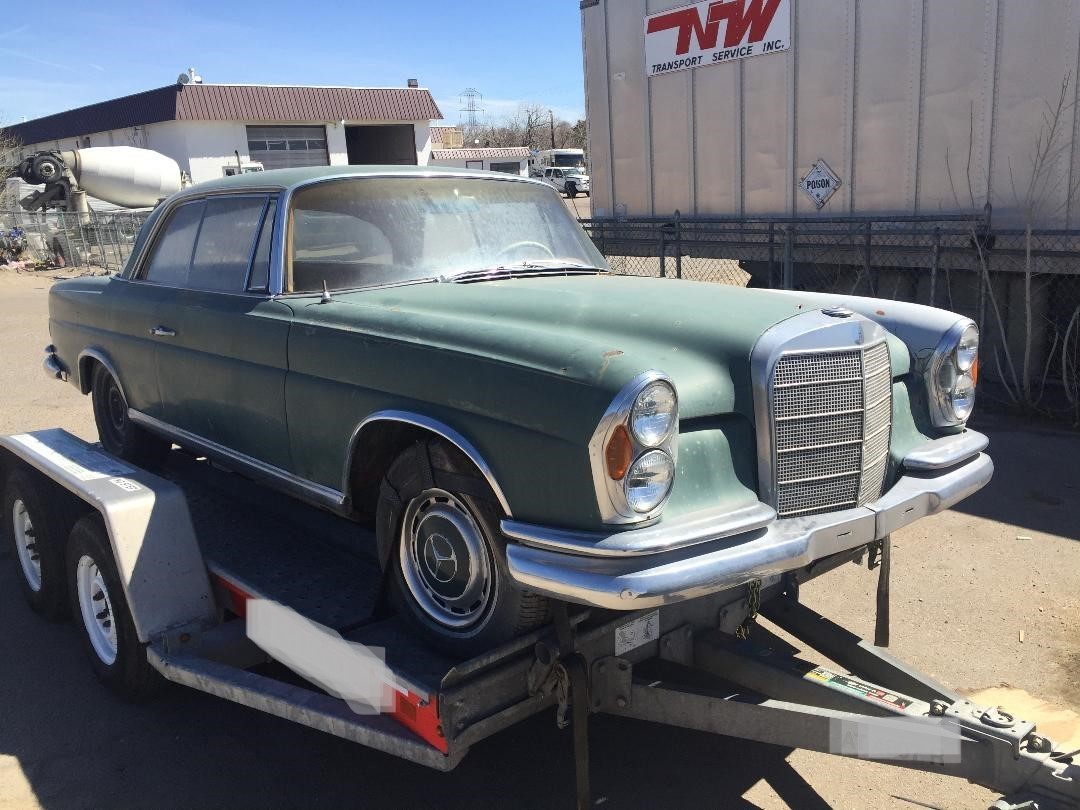 Mercedes-Benz-200-1966-Coupe-3