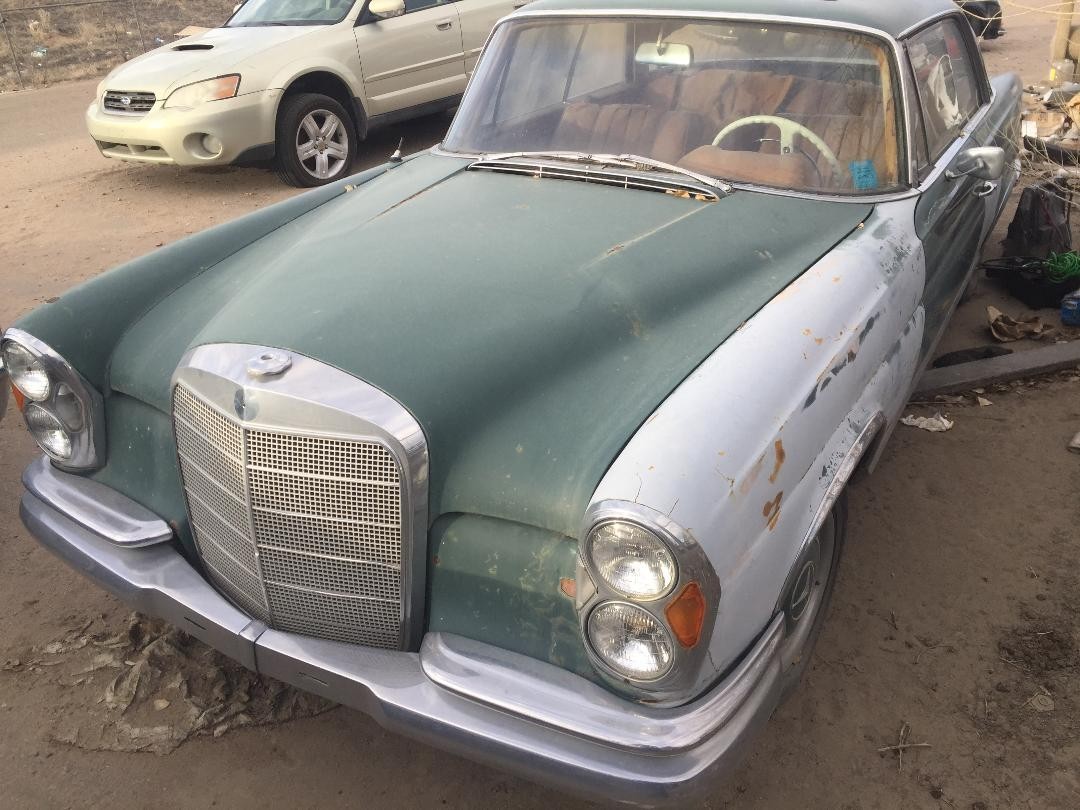 Mercedes-Benz-200-1966-Coupe-6