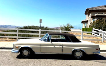 Mercedes-Benz-200-Series-1967-Convertible-4